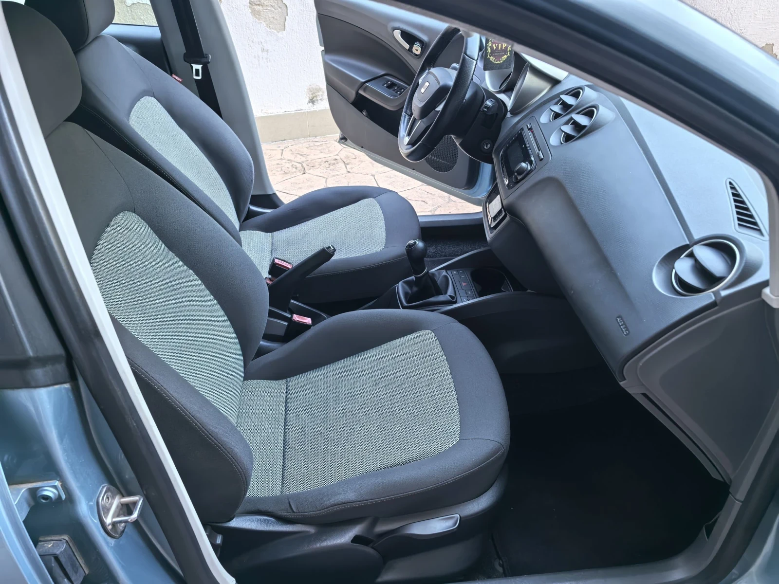 Seat Ibiza 1.4 i 86коня, снимка 13 - Автомобили и джипове - 55892345