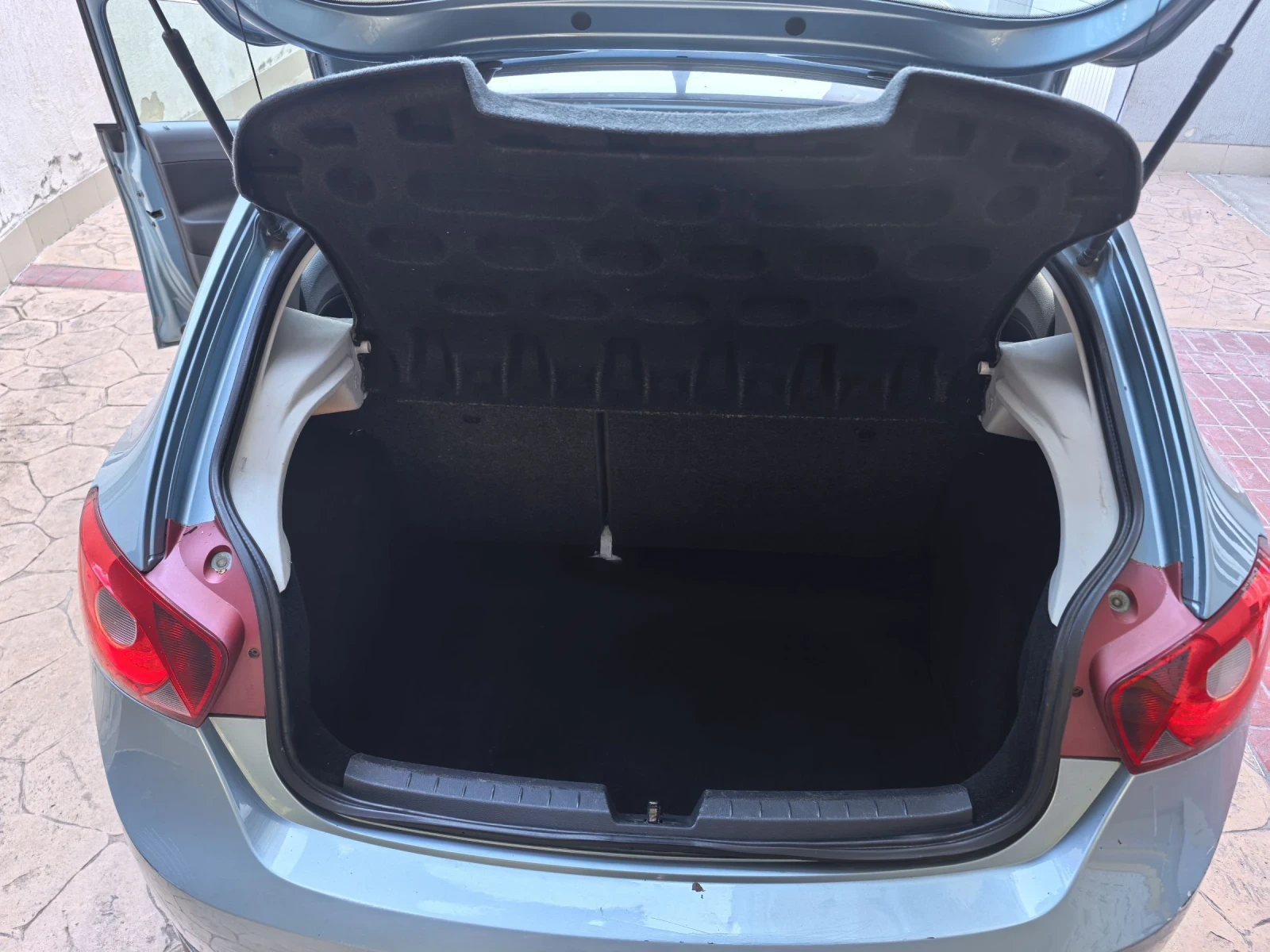 Seat Ibiza 1.4 i 86коня, снимка 11 - Автомобили и джипове - 55892345