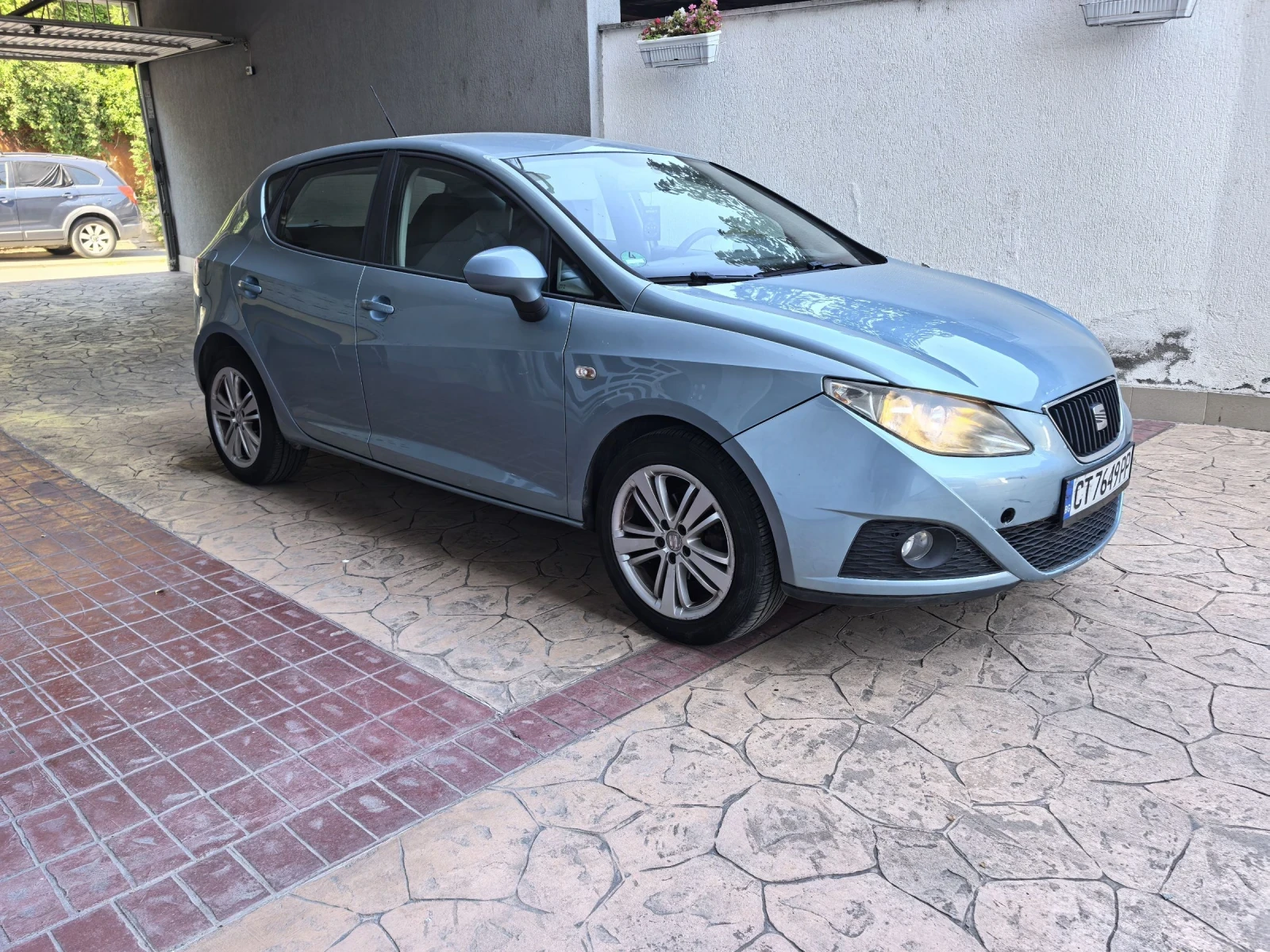 Seat Ibiza 1.4 i 86коня, снимка 3 - Автомобили и джипове - 55892345