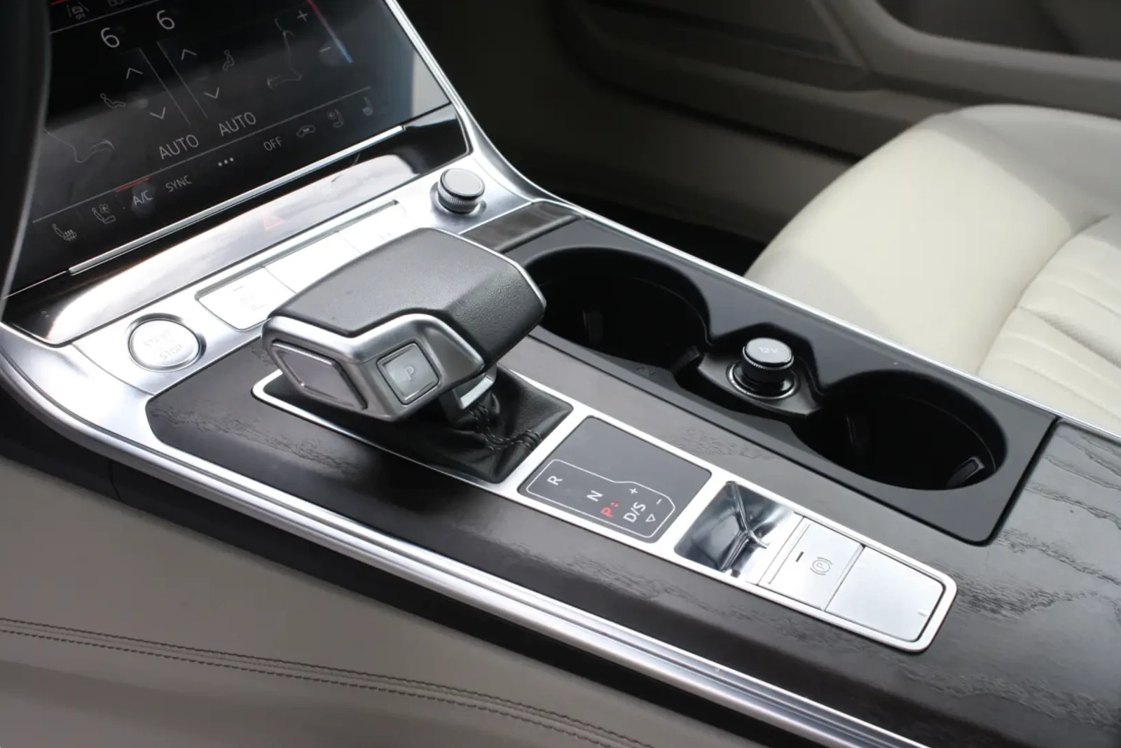 Audi A7 Technik / Bang & Olufsen / Quattro / ОБДУХ/ 360CAM, снимка 10 - Автомобили и джипове - 56214352