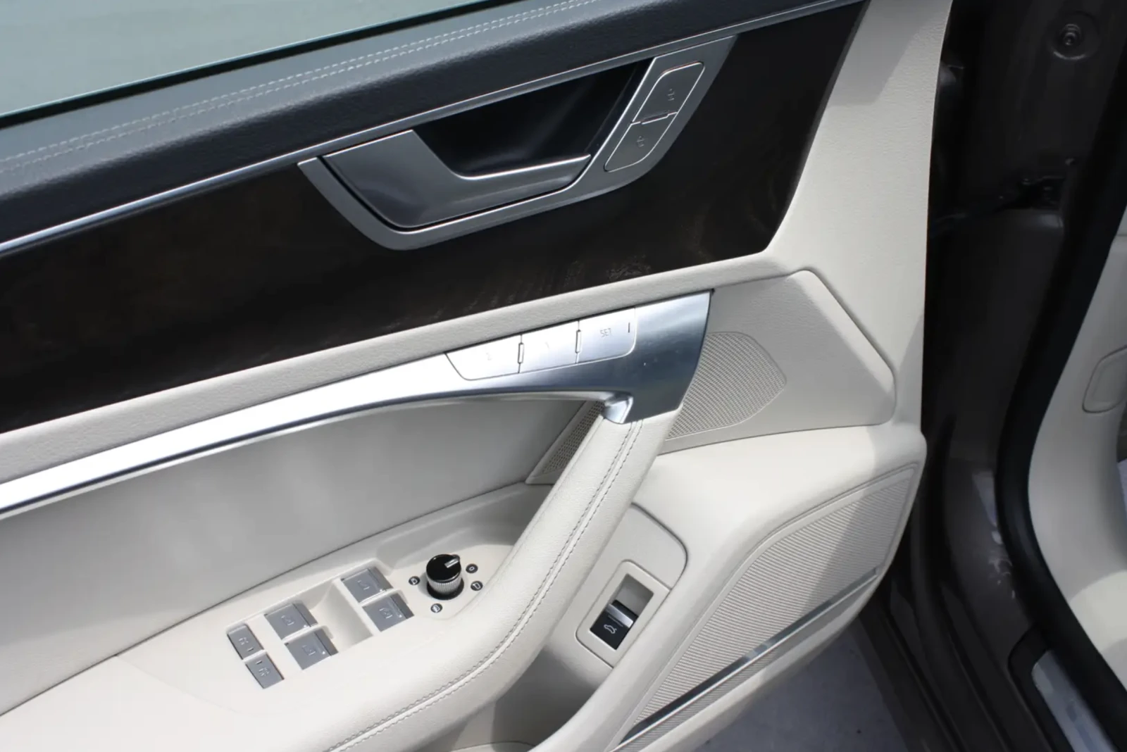 Audi A7 Technik / Bang & Olufsen / Quattro / ОБДУХ/ 360CAM, снимка 13 - Автомобили и джипове - 56214352