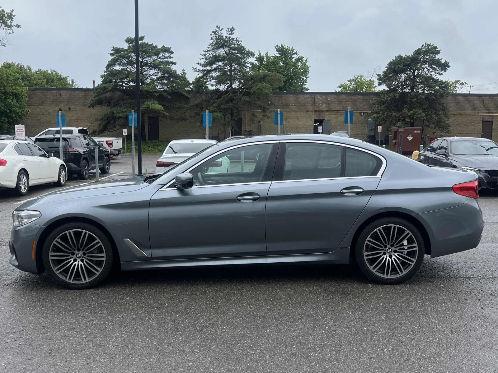 BMW 530 i xDrive, ПАНО, АВТОКРЕДИТ, снимка 3 - Автомобили и джипове - 56292931