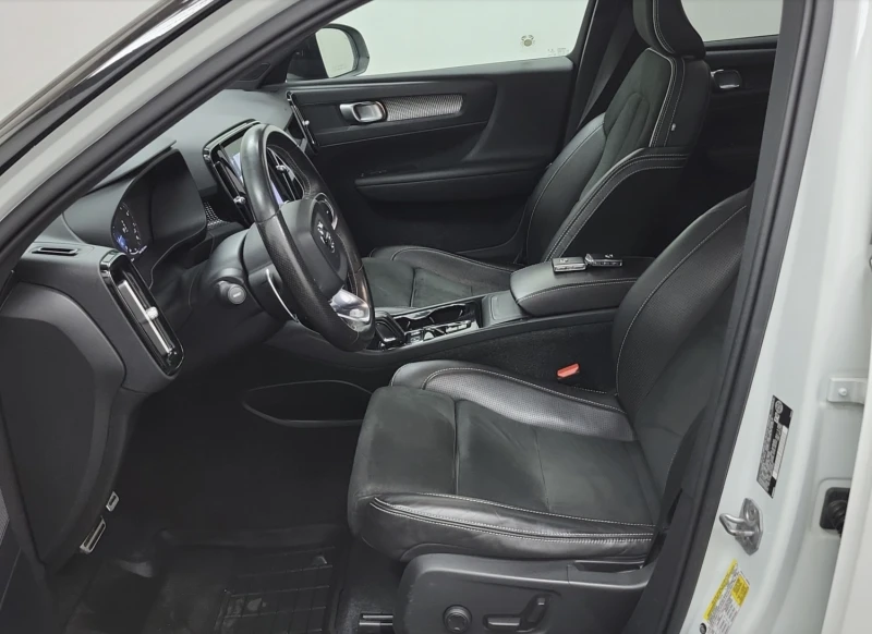 Volvo XC40, снимка 5 - Автомобили и джипове - 52749920