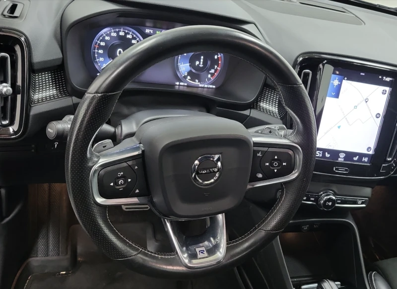 Volvo XC40, снимка 11 - Автомобили и джипове - 52749920