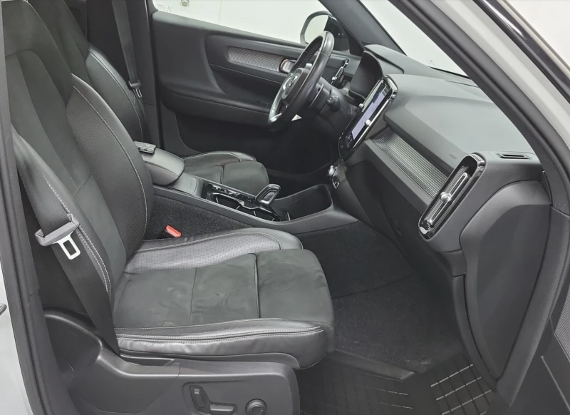 Volvo XC40, снимка 16 - Автомобили и джипове - 52749920