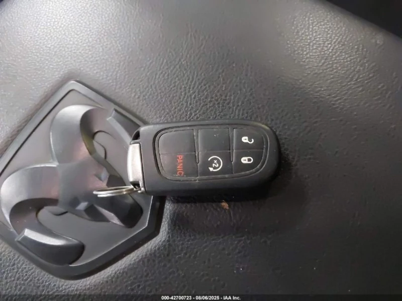 Dodge RAM 1500 5.7L V-8 VVT, 395HP 4X4 Drive, снимка 3 - Автомобили и джипове - 53057390