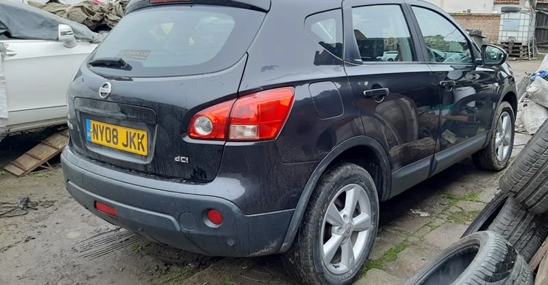 Nissan Qashqai 2.0 dci Панорама, снимка 7 - Автомобили и джипове - 47403354