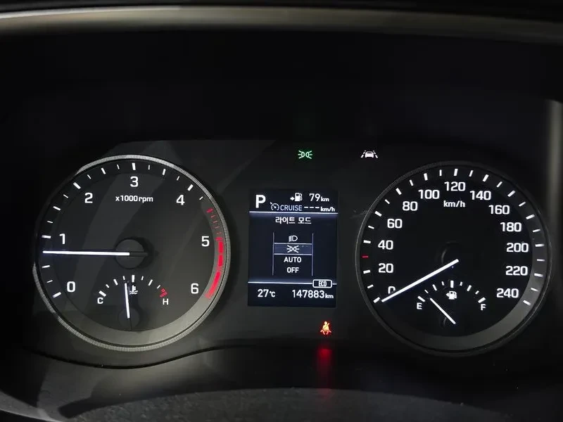 Hyundai Tucson 2.0 2WD MODERN, снимка 8 - Автомобили и джипове - 55801714