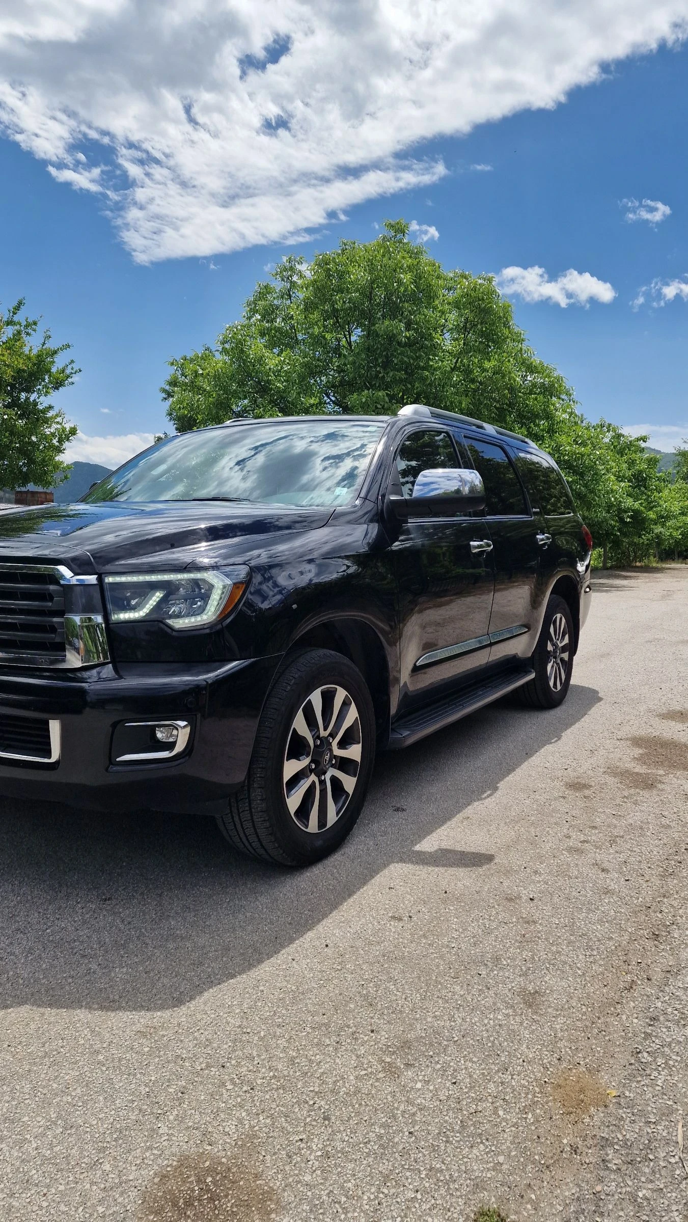 Toyota Sequoia, снимка 2 - Автомобили и джипове - 54572403