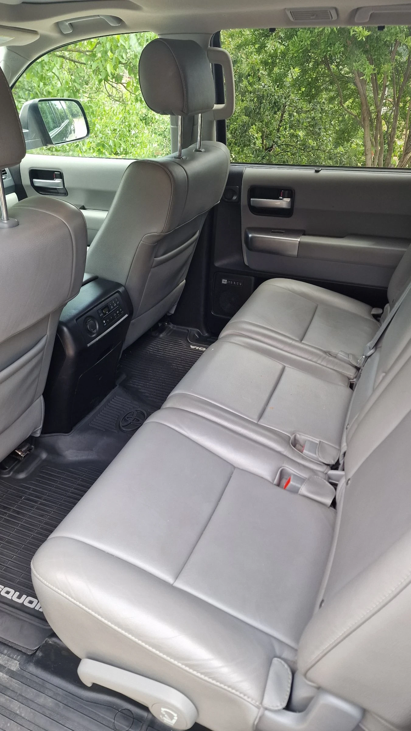 Toyota Sequoia, снимка 10 - Автомобили и джипове - 54572403