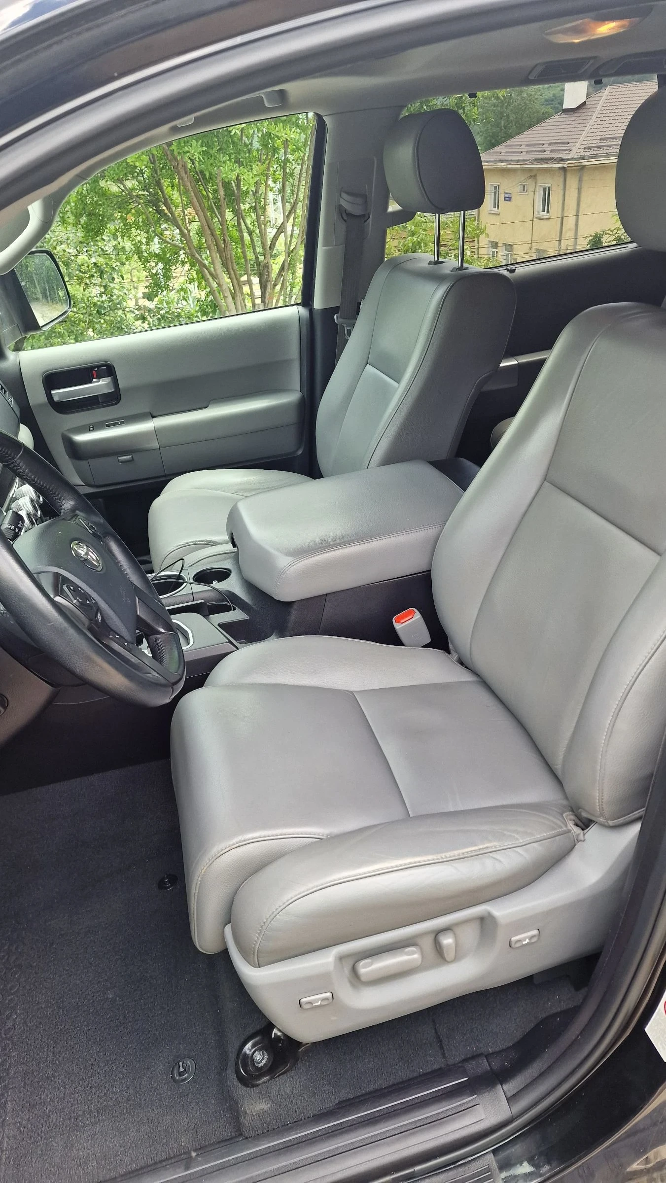 Toyota Sequoia, снимка 9 - Автомобили и джипове - 54572403