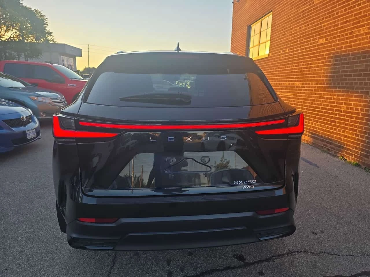 Lexus NX * 250 * ДВА КЛЮЧА* БЕЗ ЗАБЕЛЕЖКИ, снимка 4 - Автомобили и джипове - 55566181