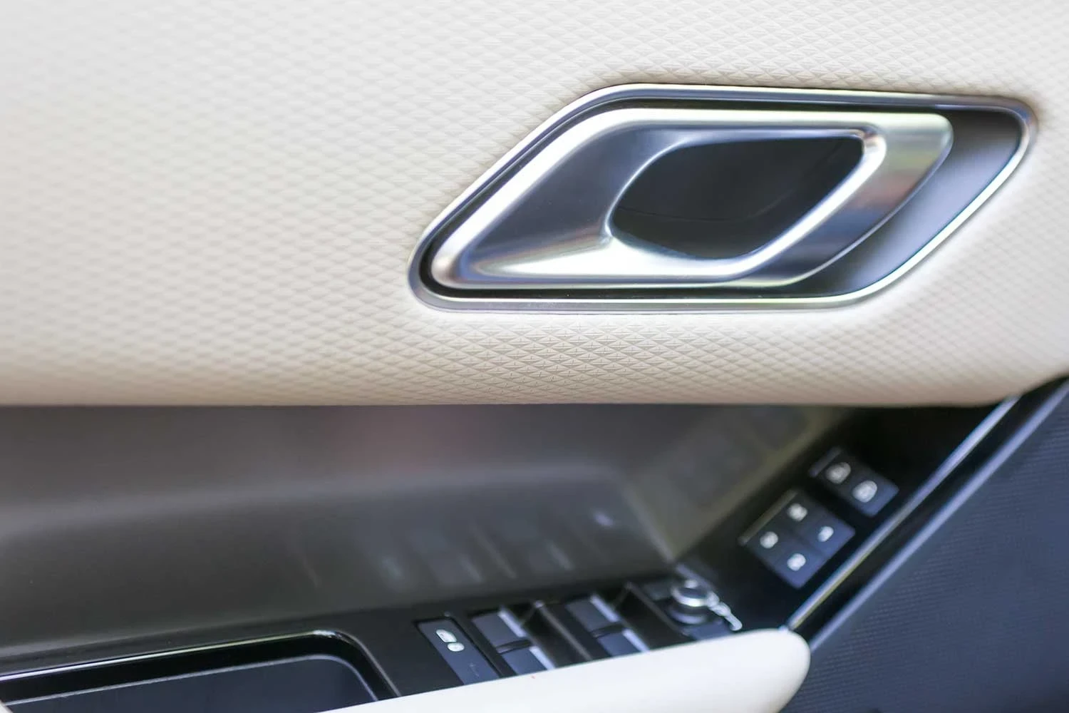 Land Rover Range Rover Velar Е400 plug in hybrid 404hp, снимка 7 - Автомобили и джипове - 55779594
