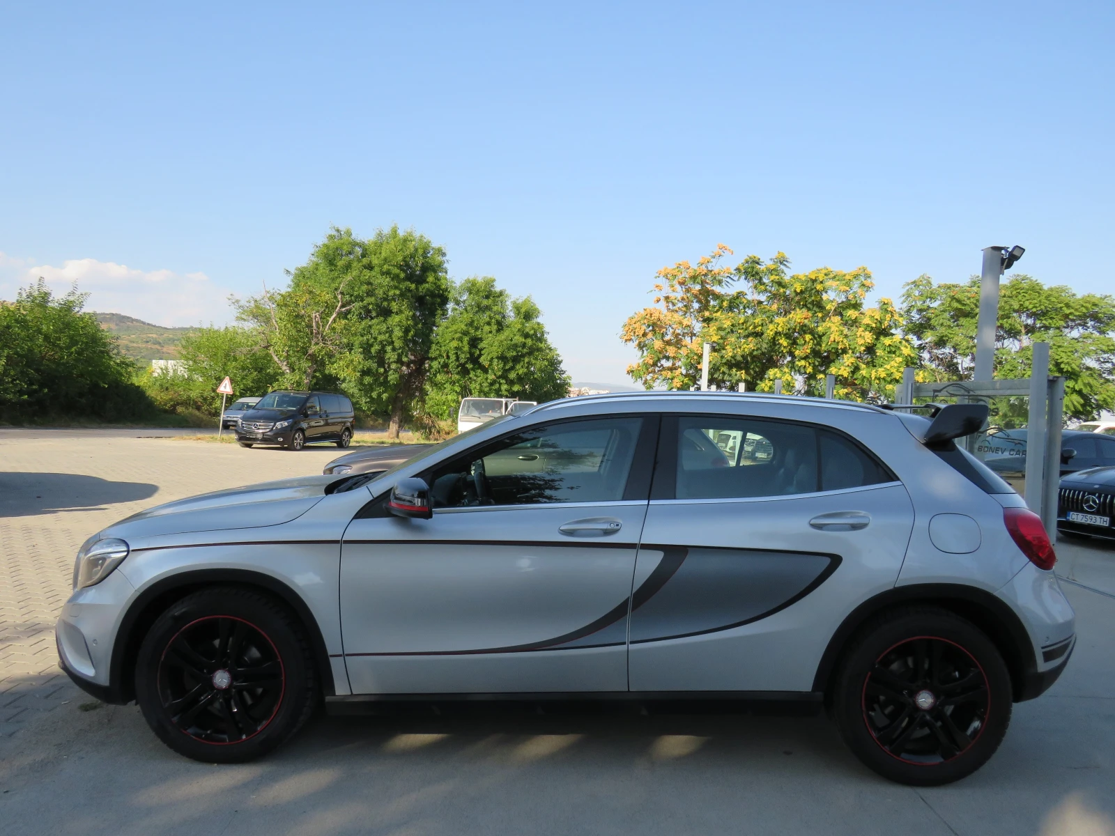 Mercedes-Benz GLA 220 CDI* AMG-PACK 4-MATIC DISTRONIC+ FULL LED* , снимка 8 - Автомобили и джипове - 55902198
