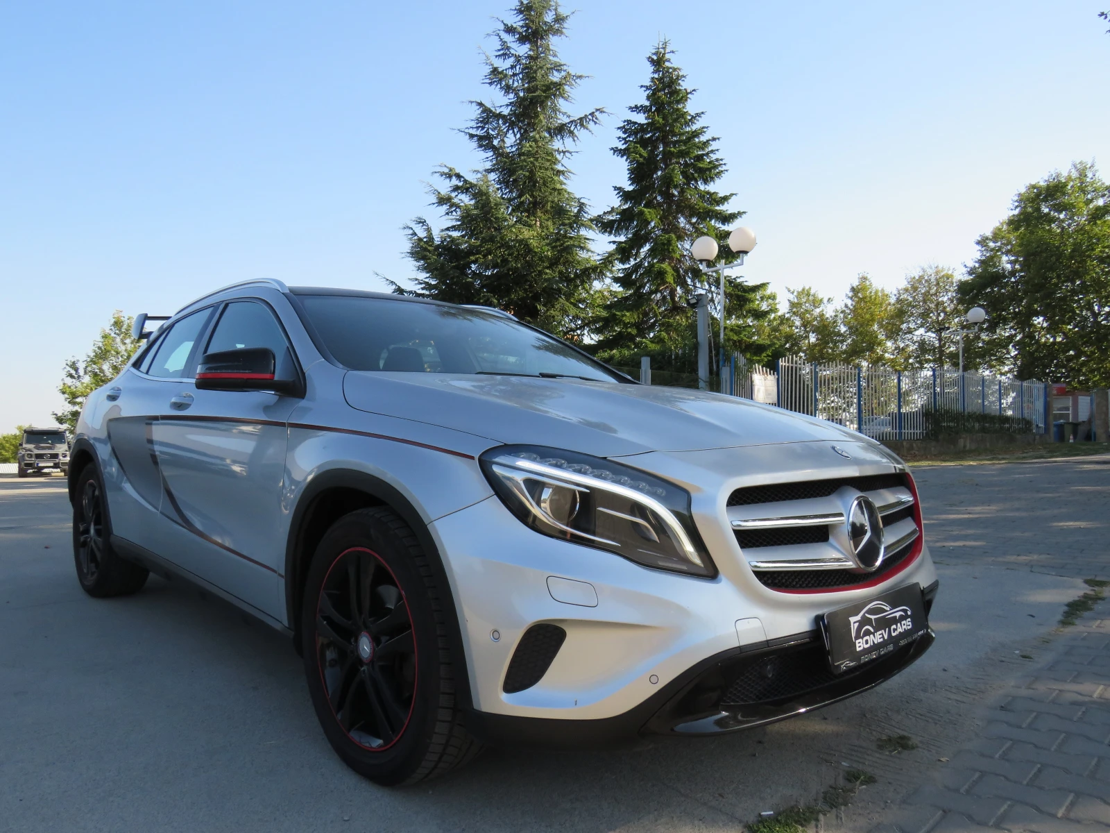 Mercedes-Benz GLA 220 CDI* AMG-PACK 4-MATIC DISTRONIC+ FULL LED* , снимка 3 - Автомобили и джипове - 55902198