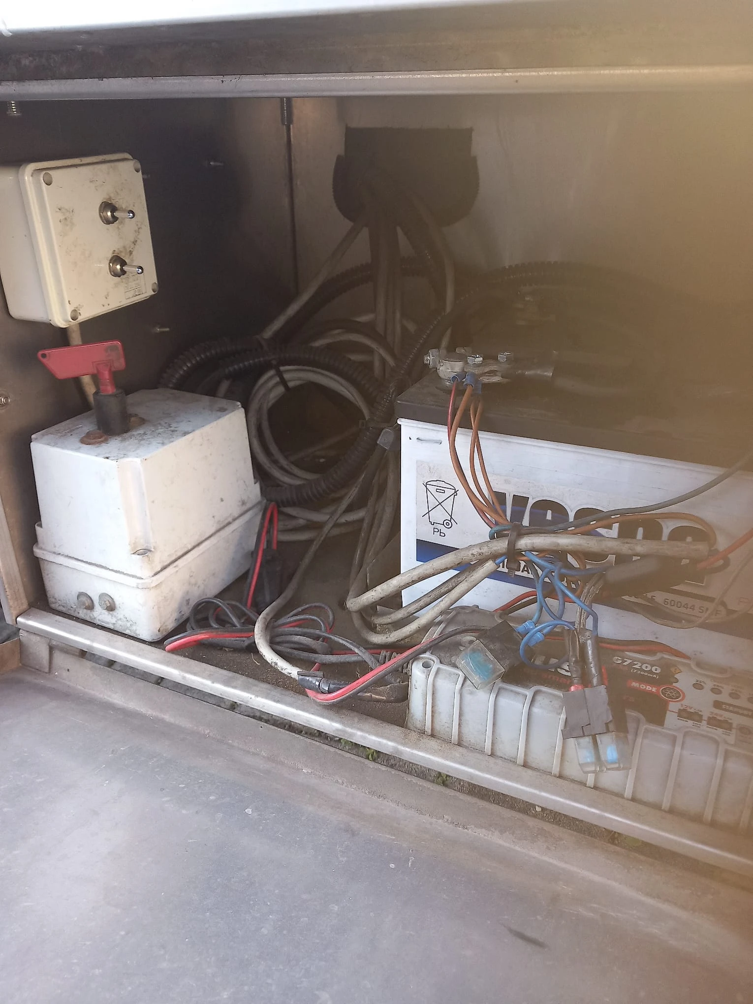 Renault Master ХЛАДЕЛЕН МАГАЗИН 2.8D 125кс на ИВЕКО, снимка 14 - Бусове и автобуси - 54369093