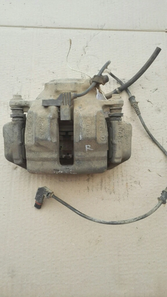 Спирачен апарат преден десен Мерцедес Ц220 w203 (4)