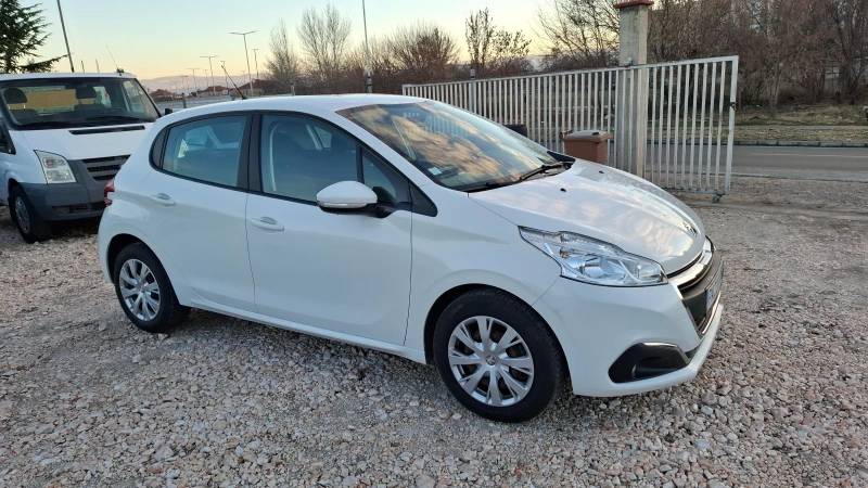 Peugeot 208 1.5/102кс 2020 год, снимка 3 - Автомобили и джипове - 48520909