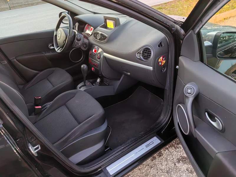 Renault Clio 1.6i. 112ps Navi, снимка 12 - Автомобили и джипове - 49430720