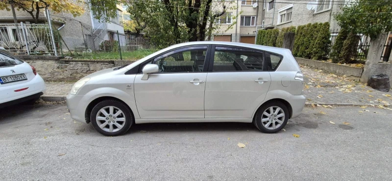 Toyota Corolla verso, снимка 3 - Автомобили и джипове - 52282599