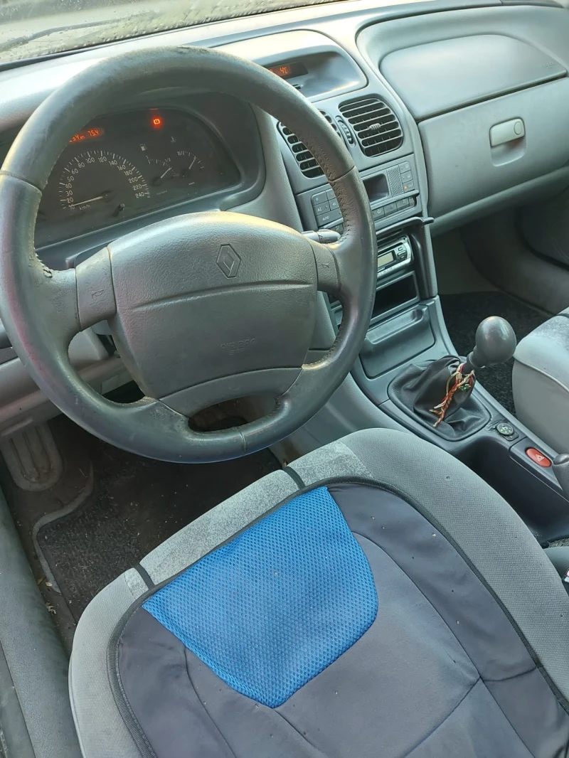 Renault Laguna, снимка 5 - Автомобили и джипове - 53009669