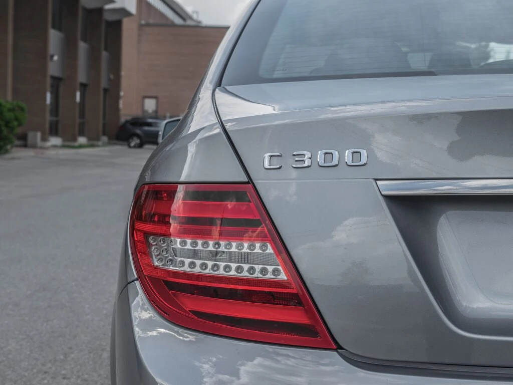 Mercedes-Benz C 300 * АВТО КРЕДИТ* ЦЕНА ДО БГ * Сервизна история *  - изображение 8