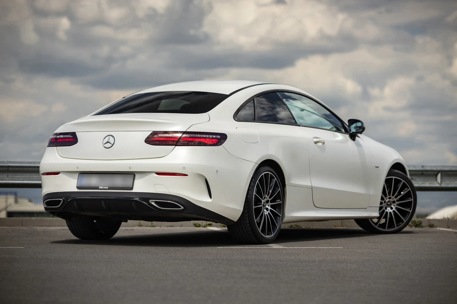 Mercedes-Benz E 220 EDITION 1 (1 от 555) - изображение 3