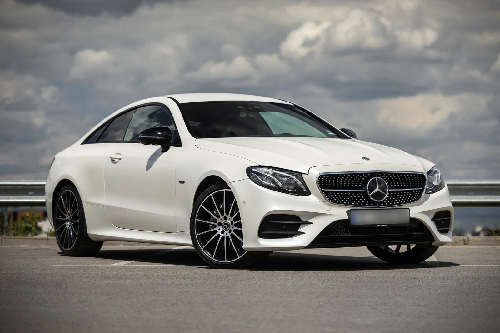 Mercedes-Benz E 220 EDITION 1 (1 от 555) - изображение 2