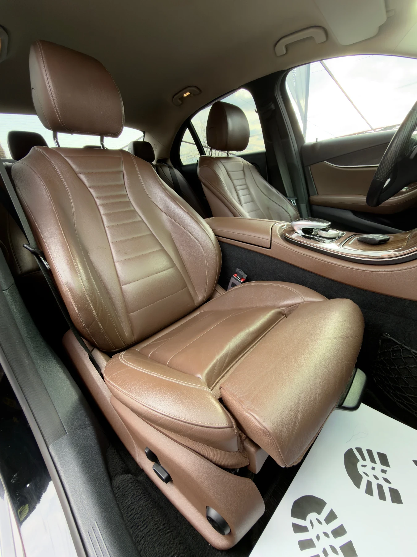 Mercedes-Benz E 220 AMG* DIGITAL* 9G* BURMESTER* СОБСТВЕН ЛИЗИНГ - изображение 9