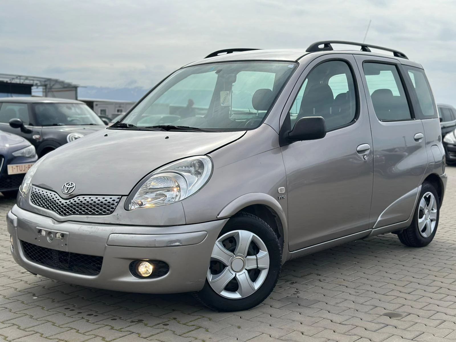 Toyota Yaris verso / 1.3I / GAS / 