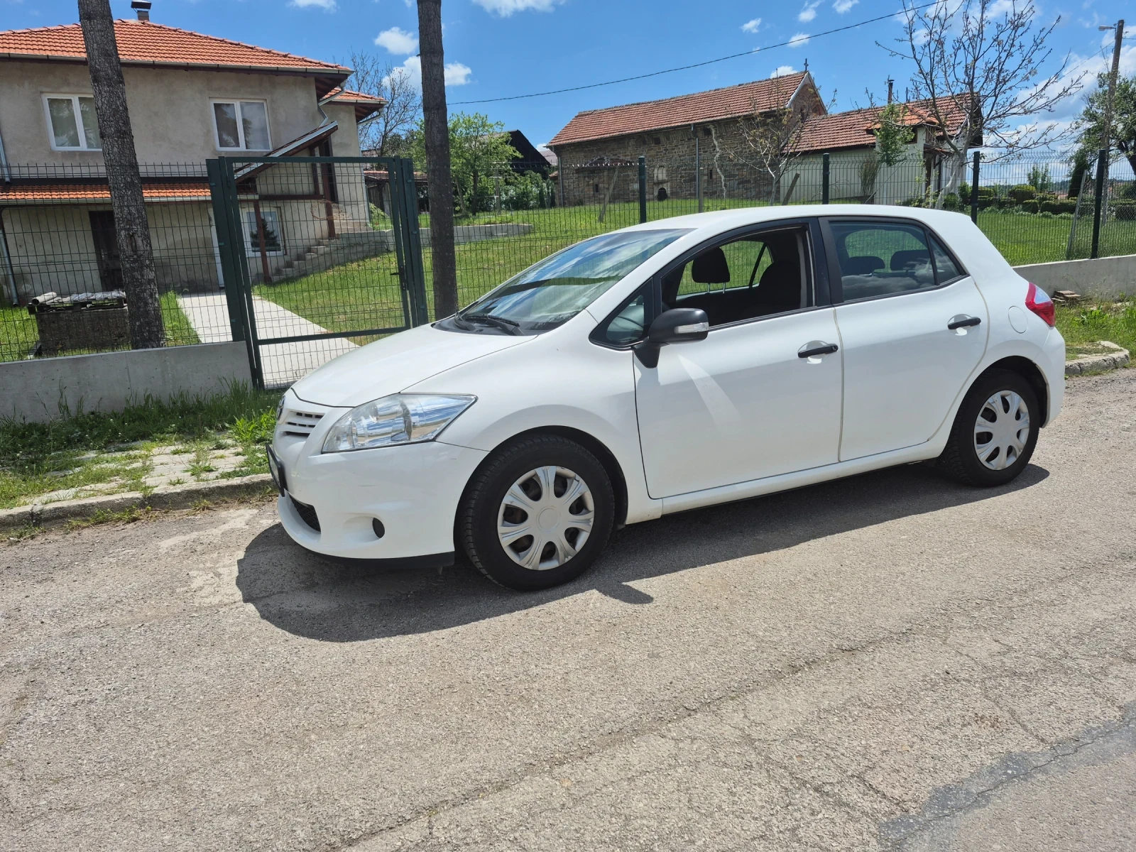 Toyota Auris 1.33, снимка 5 - Автомобили и джипове - 54727687