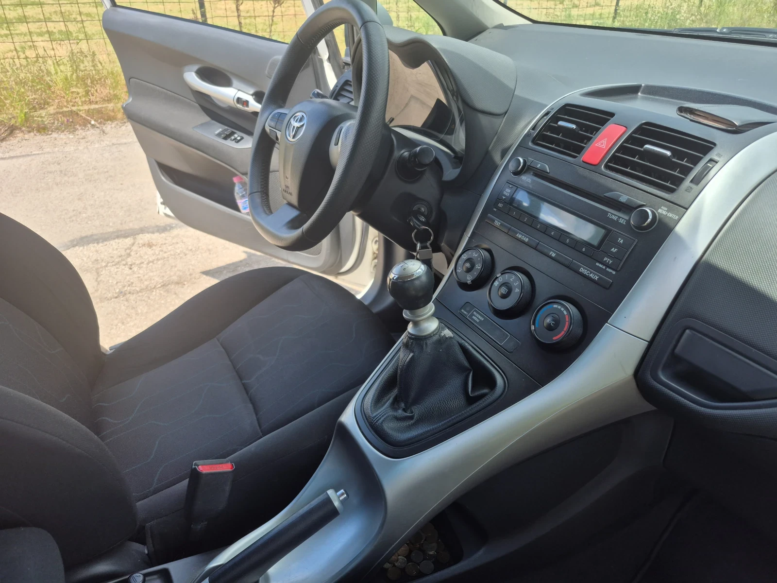 Toyota Auris 1.33, снимка 8 - Автомобили и джипове - 54727687