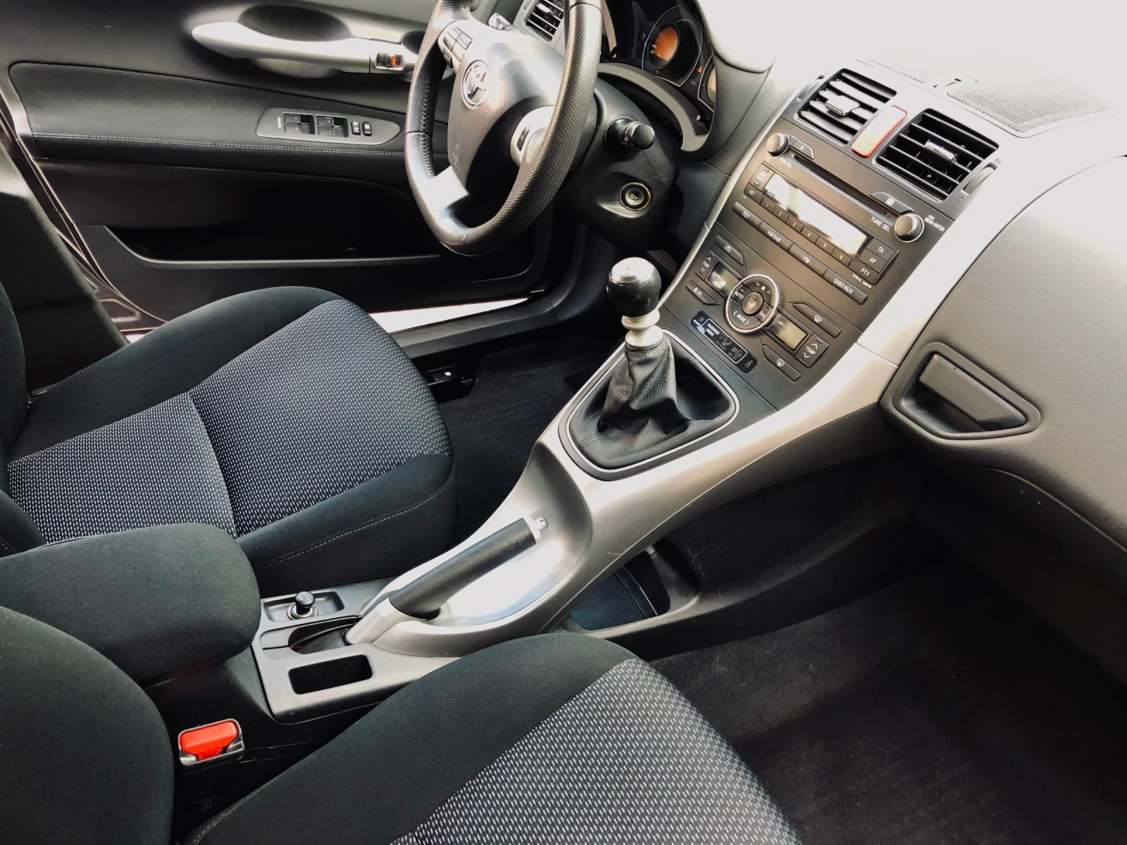 Toyota Auris 1.33vvt 99ps, снимка 3 - Автомобили и джипове - 55070164