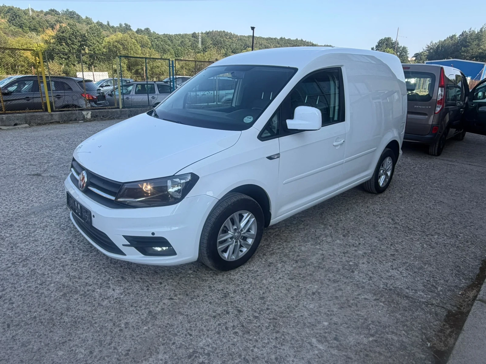 VW Caddy 2.0-102кс, Хладилен , снимка 2 - Автомобили и джипове - 56126770