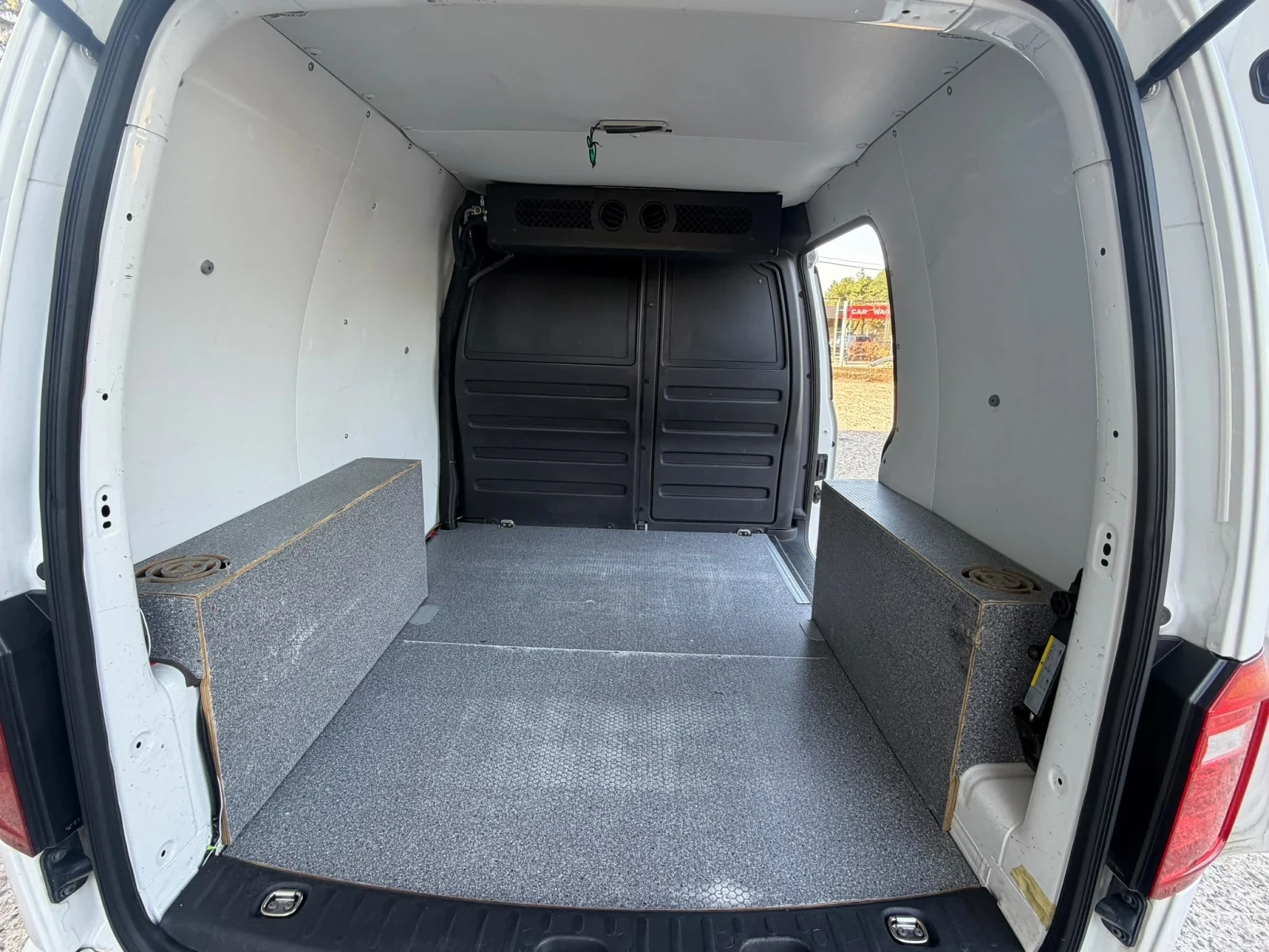 VW Caddy 2.0-102кс, Хладилен , снимка 10 - Автомобили и джипове - 56126770