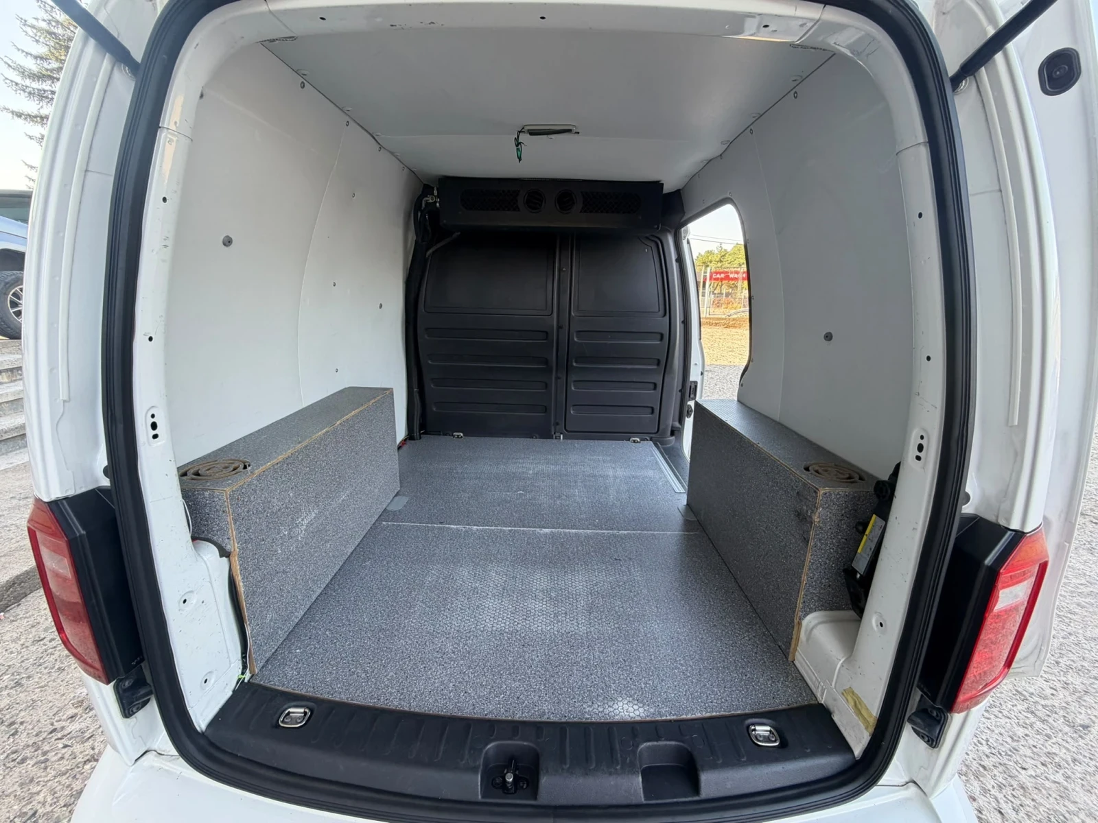 VW Caddy 2.0-102кс, Хладилен , снимка 9 - Автомобили и джипове - 56126770