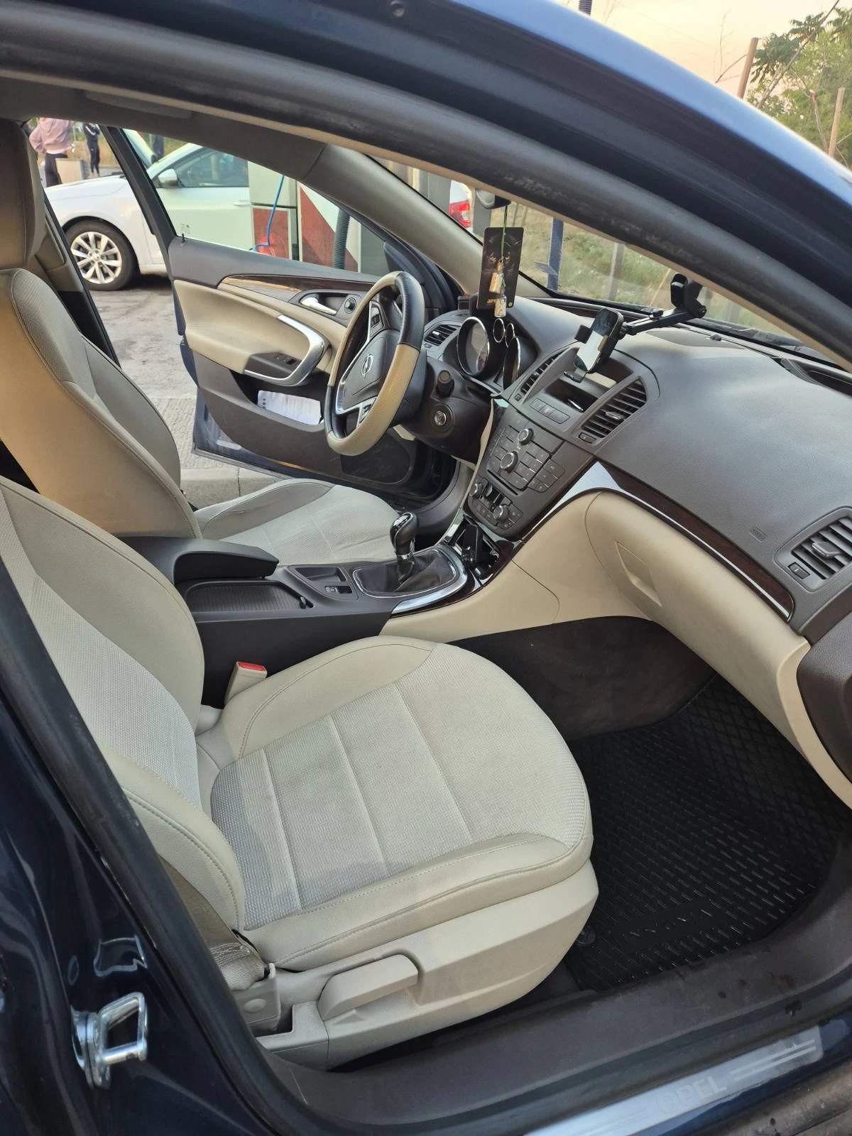 Opel Insignia, снимка 10 - Автомобили и джипове - 56267637