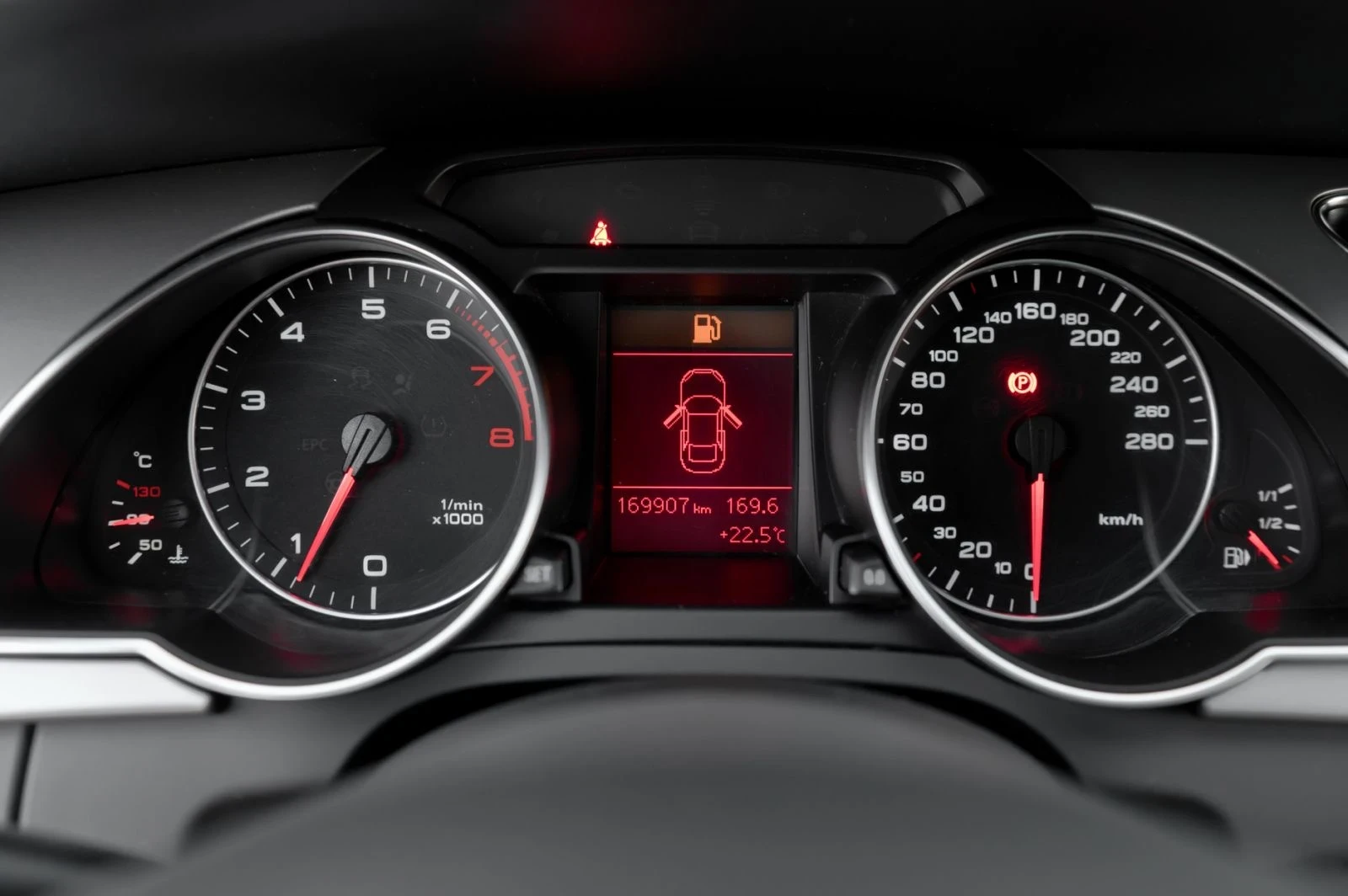 Audi A5 1.8 TURBO, снимка 16 - Автомобили и джипове - 56580530