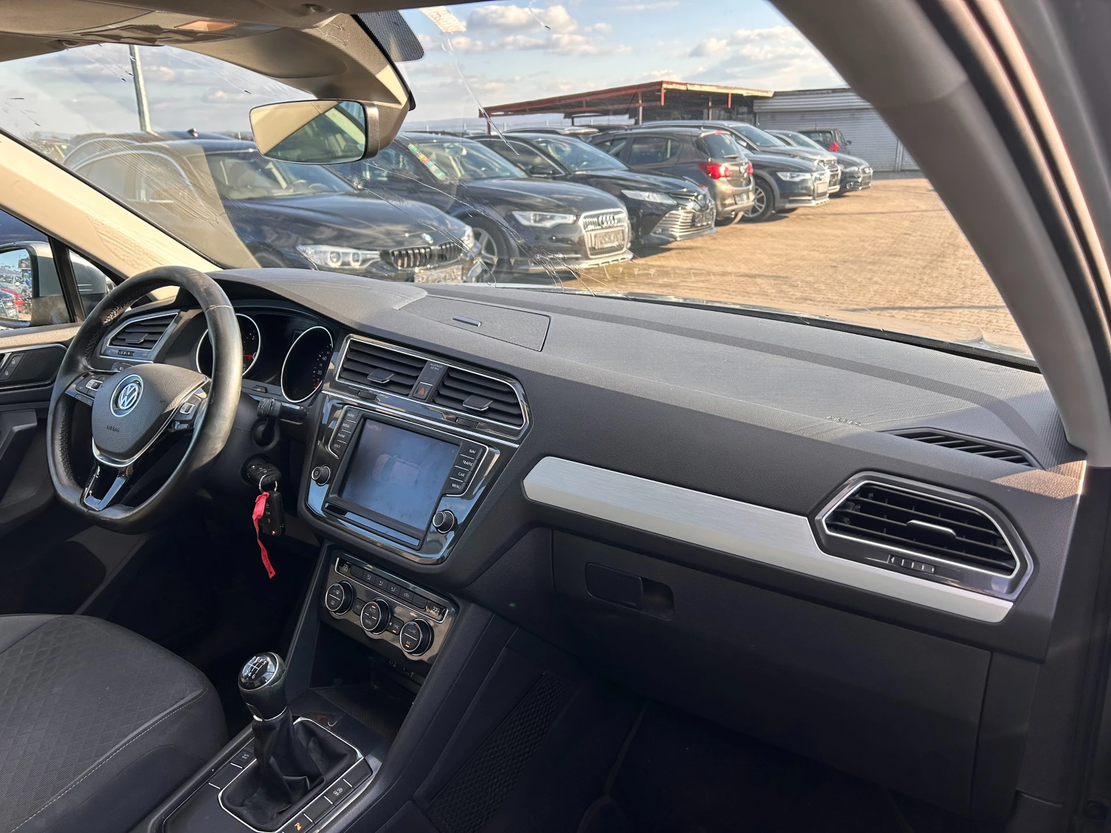 VW Tiguan 1.6TDI NAVI EURO 6 - изображение 10