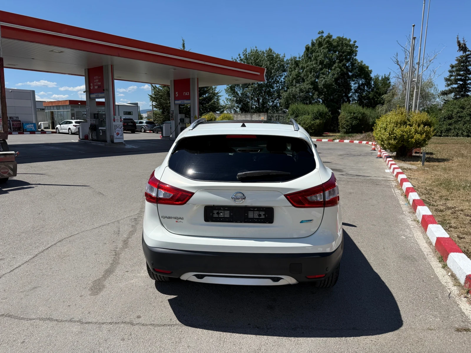 Nissan Qashqai 1.5DCI включена регистрация, снимка 7 - Автомобили и джипове - 55274089