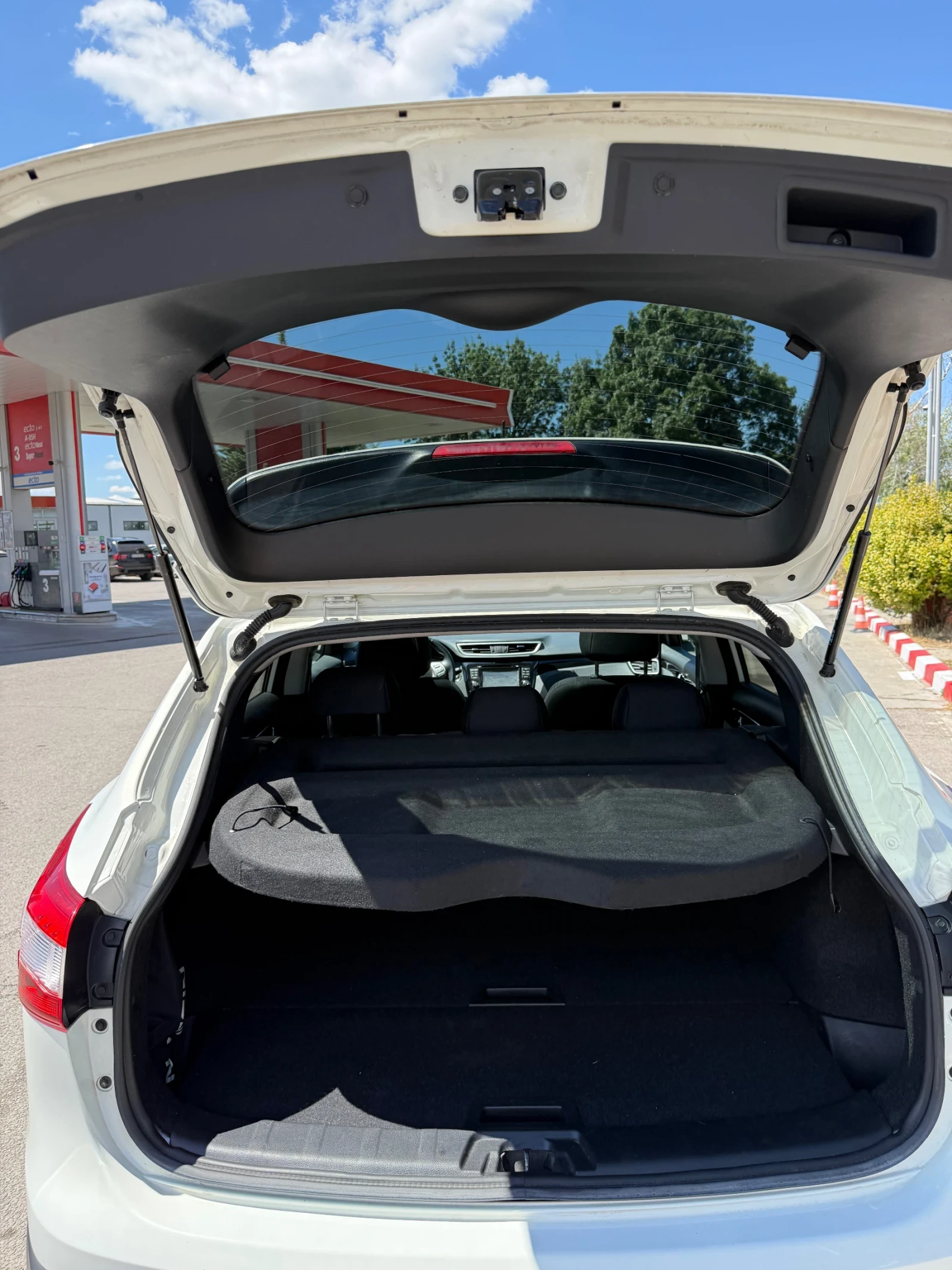 Nissan Qashqai 1.5DCI включена регистрация, снимка 9 - Автомобили и джипове - 55274089