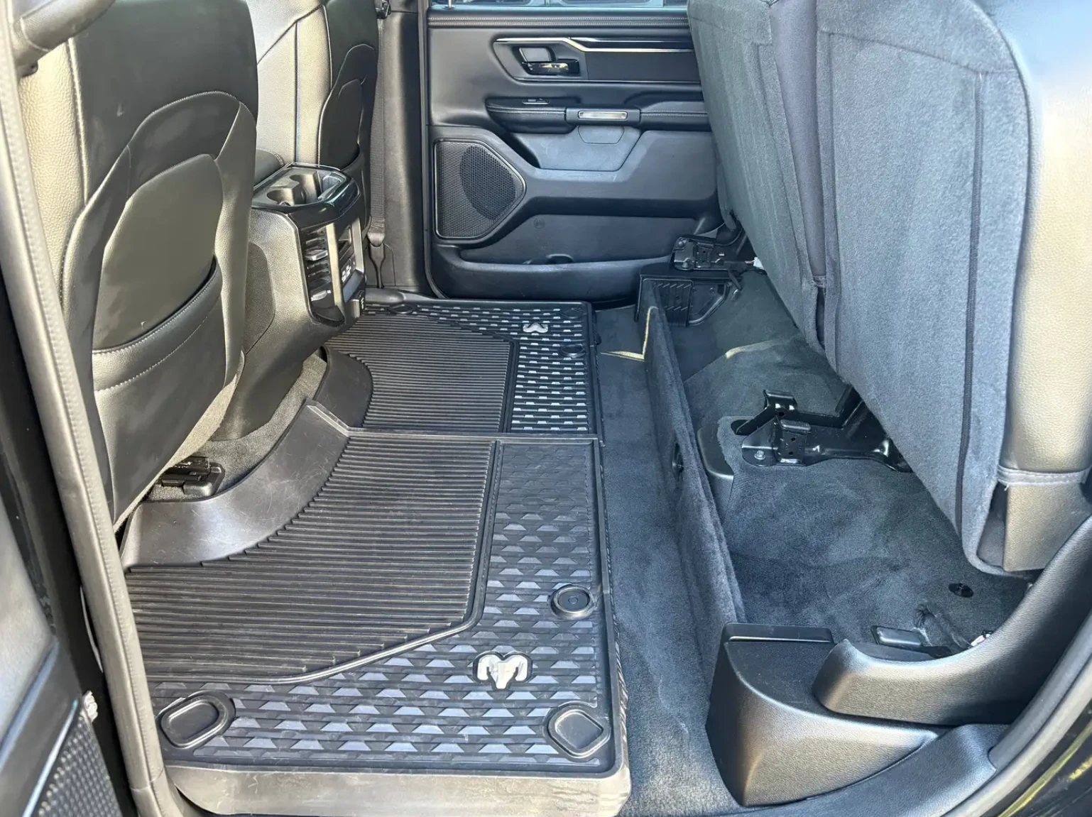 Dodge RAM 1500 Sport HEMI V8 GT, снимка 16 - Автомобили и джипове - 55430310