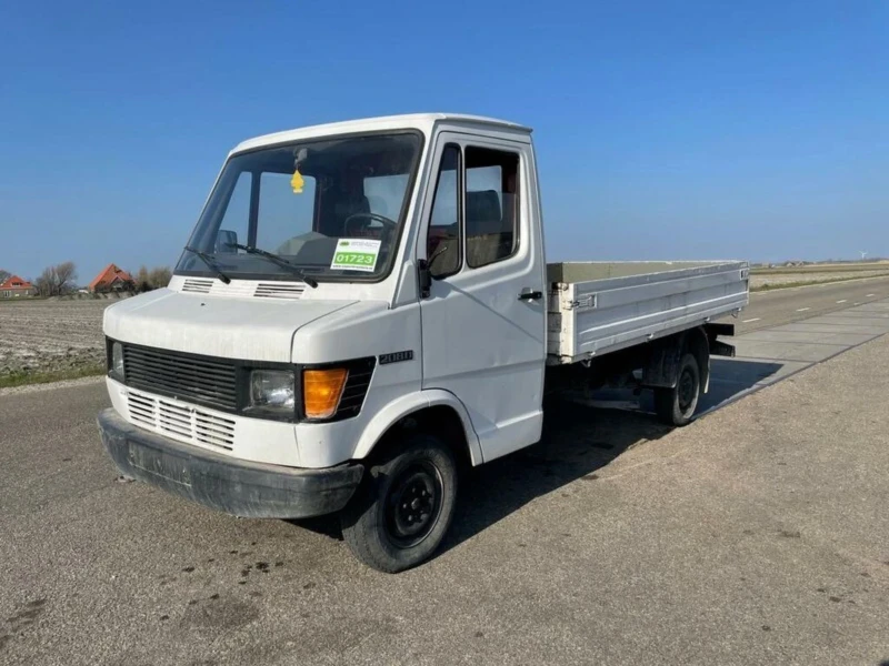 Mercedes-Benz 207 Цял или на части, снимка 1 - Бусове и автобуси - 47461652