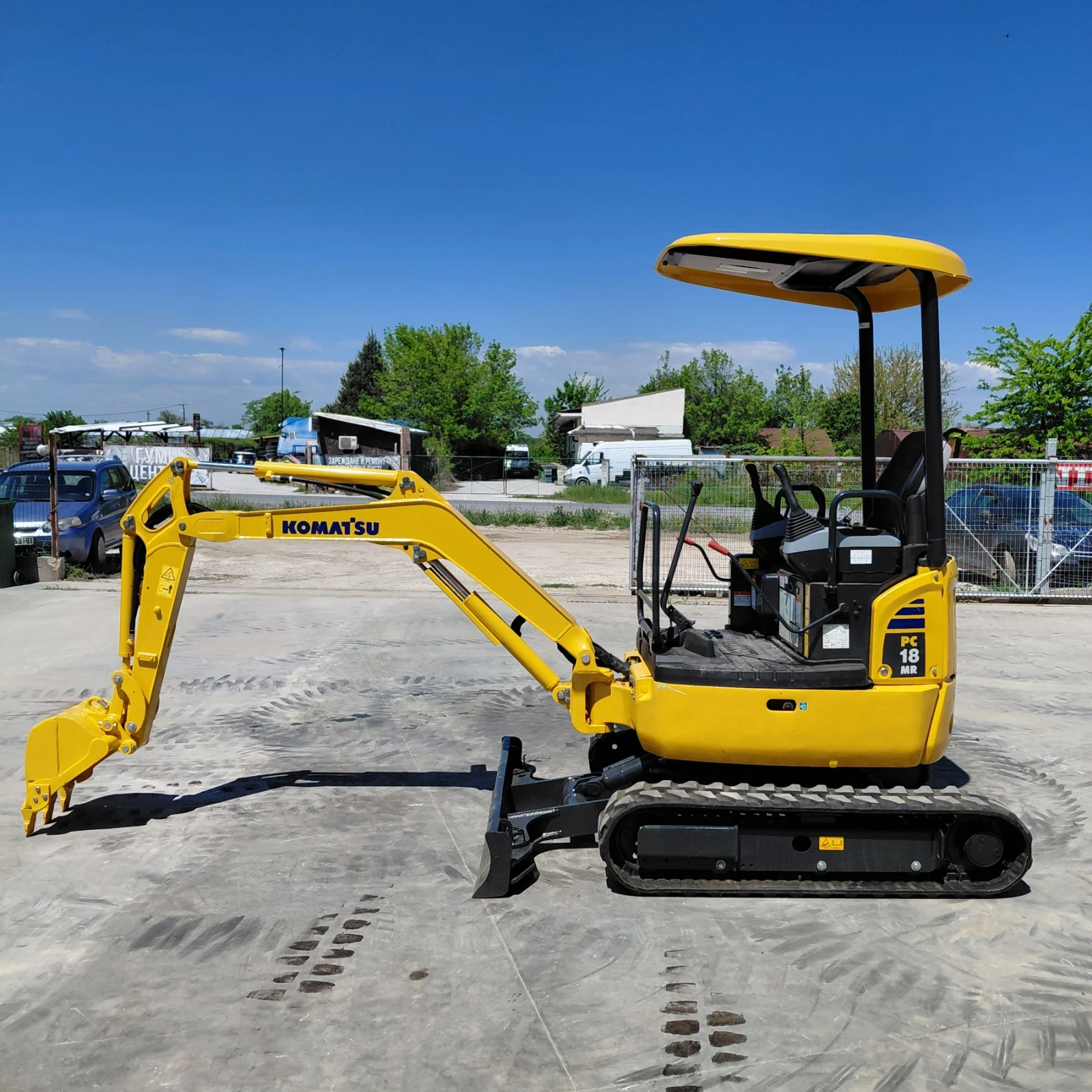 Багер Komatsu PC18MR-3  САМО НА 800 мч, Практически НОВ, снимка 2 - Индустриална техника - 52887415