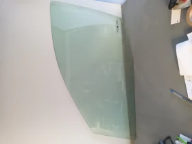 Стъкло предно ляво форд фиеста 1.4 тдци 