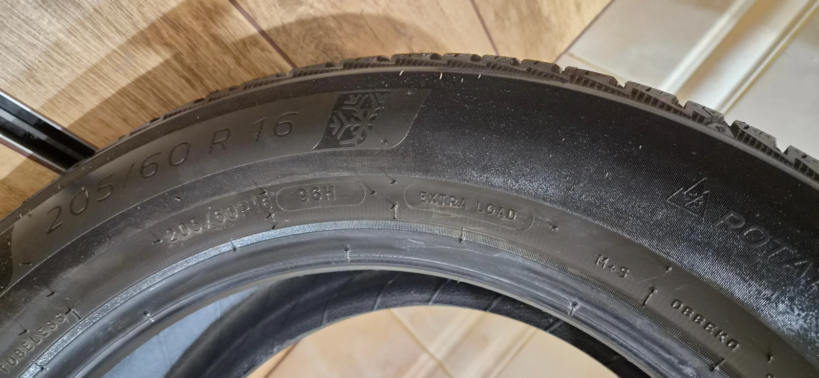 Гуми Зимни 205/60R16, снимка 4 - Гуми и джанти - 56260171