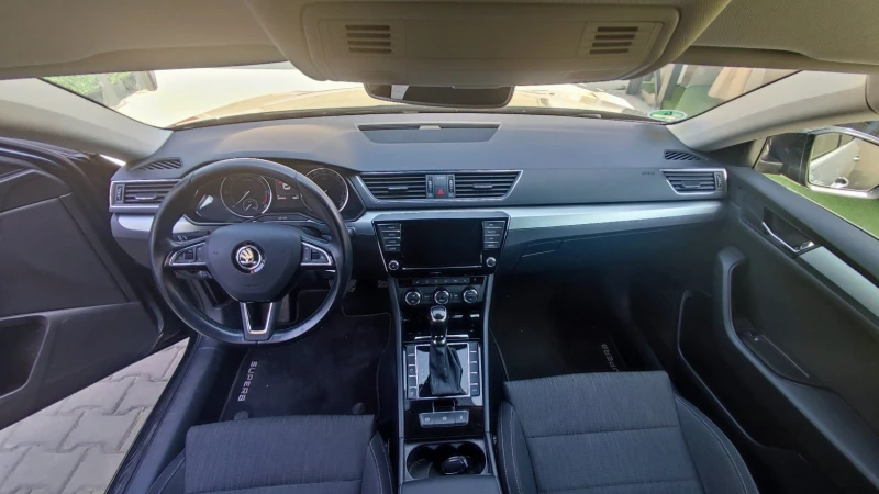 Skoda Superb 2.0TDI 190к.с./Дистроник/Памет, снимка 11 - Автомобили и джипове - 46836637