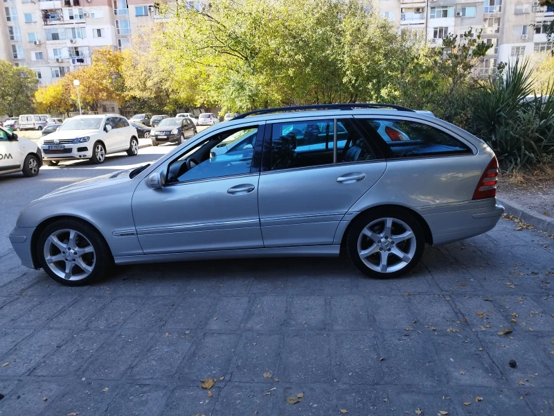 Mercedes-Benz C 220, снимка 3 - Автомобили и джипове - 47734694