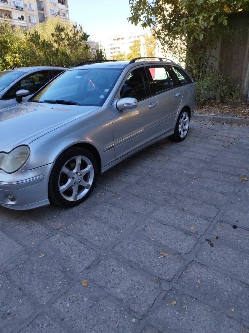 Mercedes-Benz C 220, снимка 2 - Автомобили и джипове - 47734694