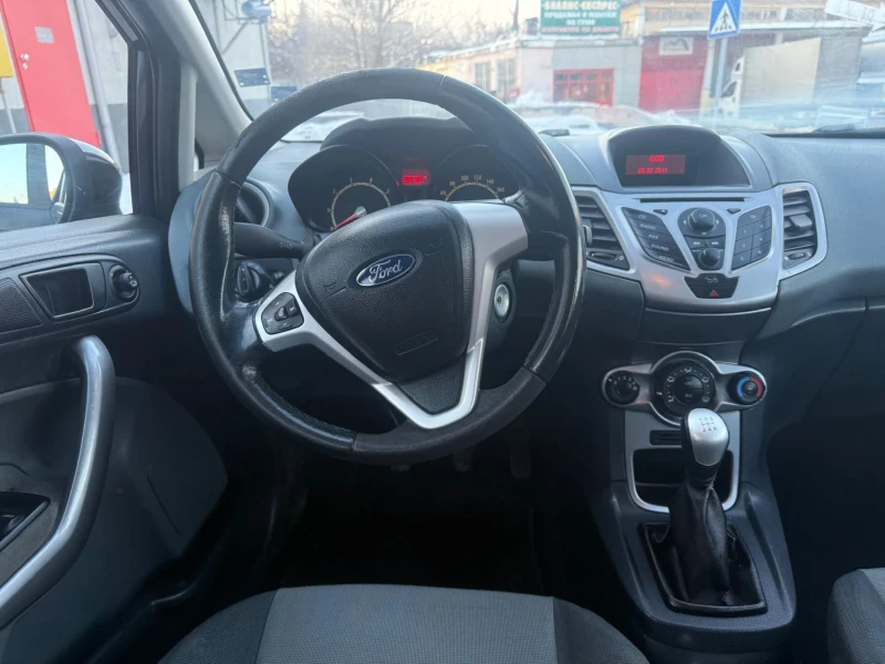 Ford Fiesta 1.4 95кс/С ФАБРИЧЕН ГАЗ/4(5) ВРАТИ/ВСИЧ. ПЛ.!, снимка 9 - Автомобили и джипове - 49226314